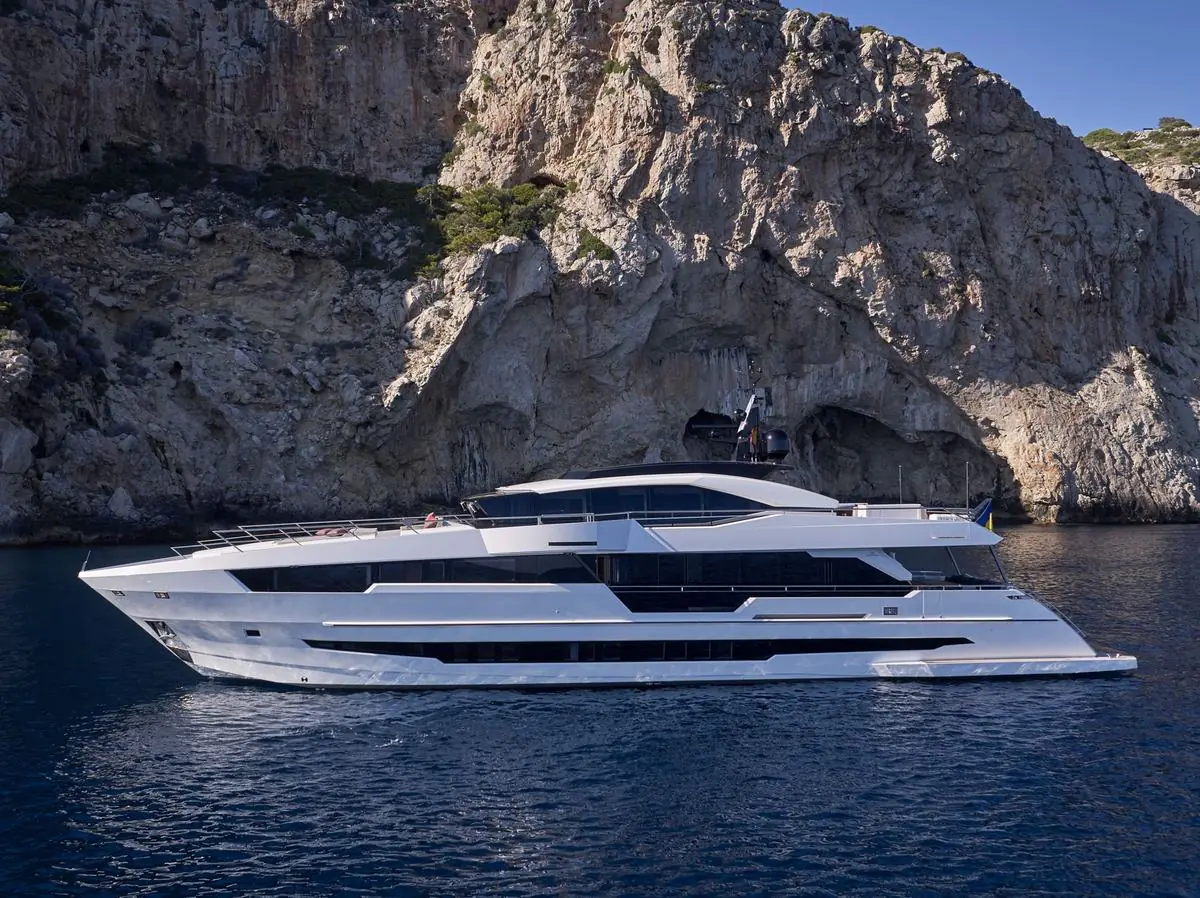 Astondoa 110 Century — motorna jahta 32,96 m, fotografija 2 od 4