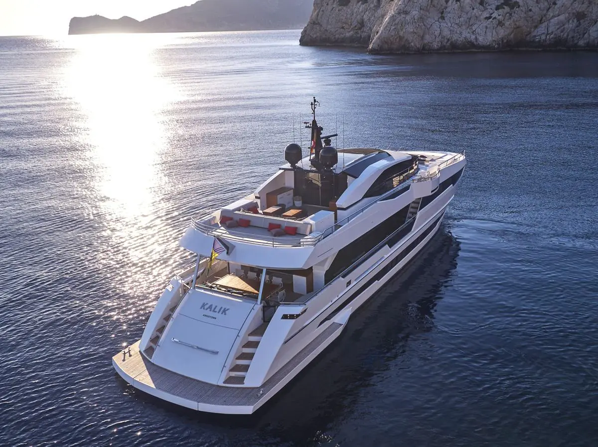 Astondoa 110 Century — motorna jahta 32,96 m, fotografija 3 od 4