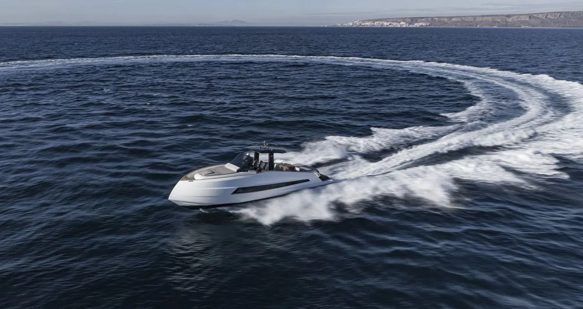 Astondoa 377 Coupé — motorna jahta 11,61 m, fotografija 4 od 4