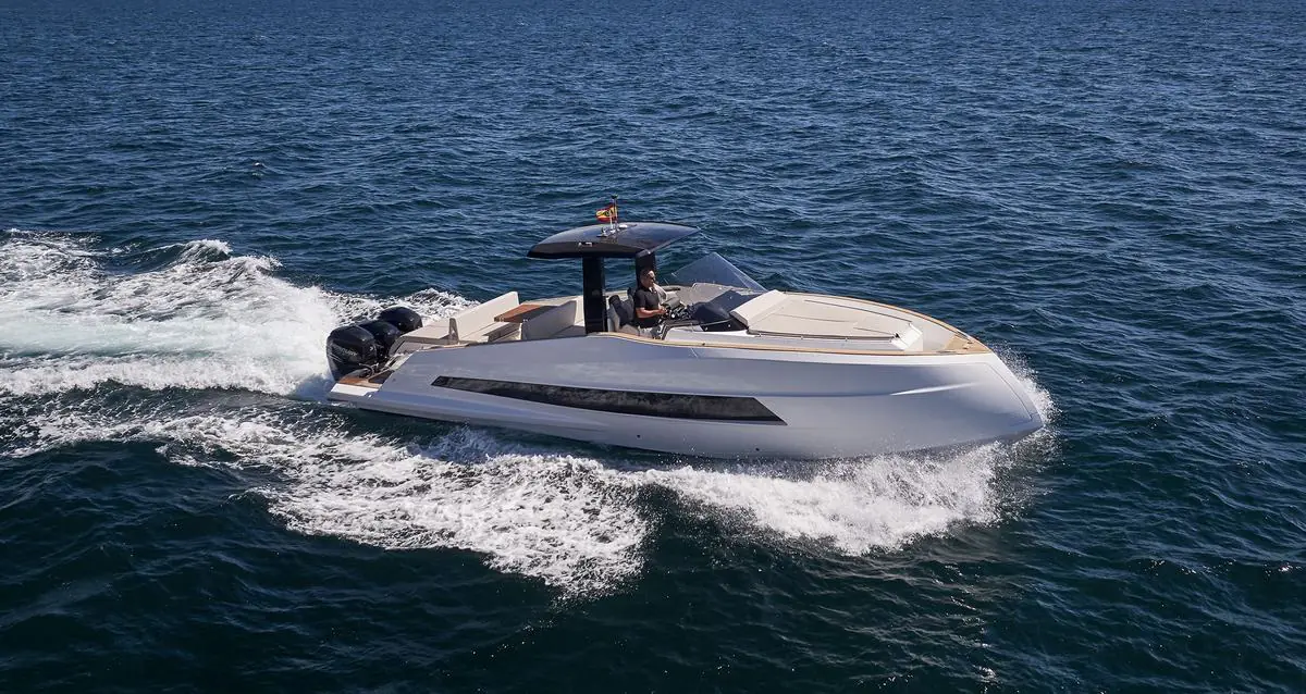 Astondoa 377 Coupé Outboard — motorna jahta 11,61 m, fotografija 2 od 4