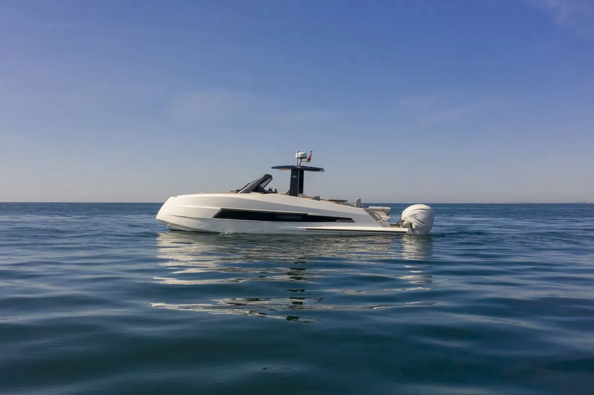 Astondoa 377 Coupé Outboard — motorna jahta 11,61 m, fotografija 3 od 4
