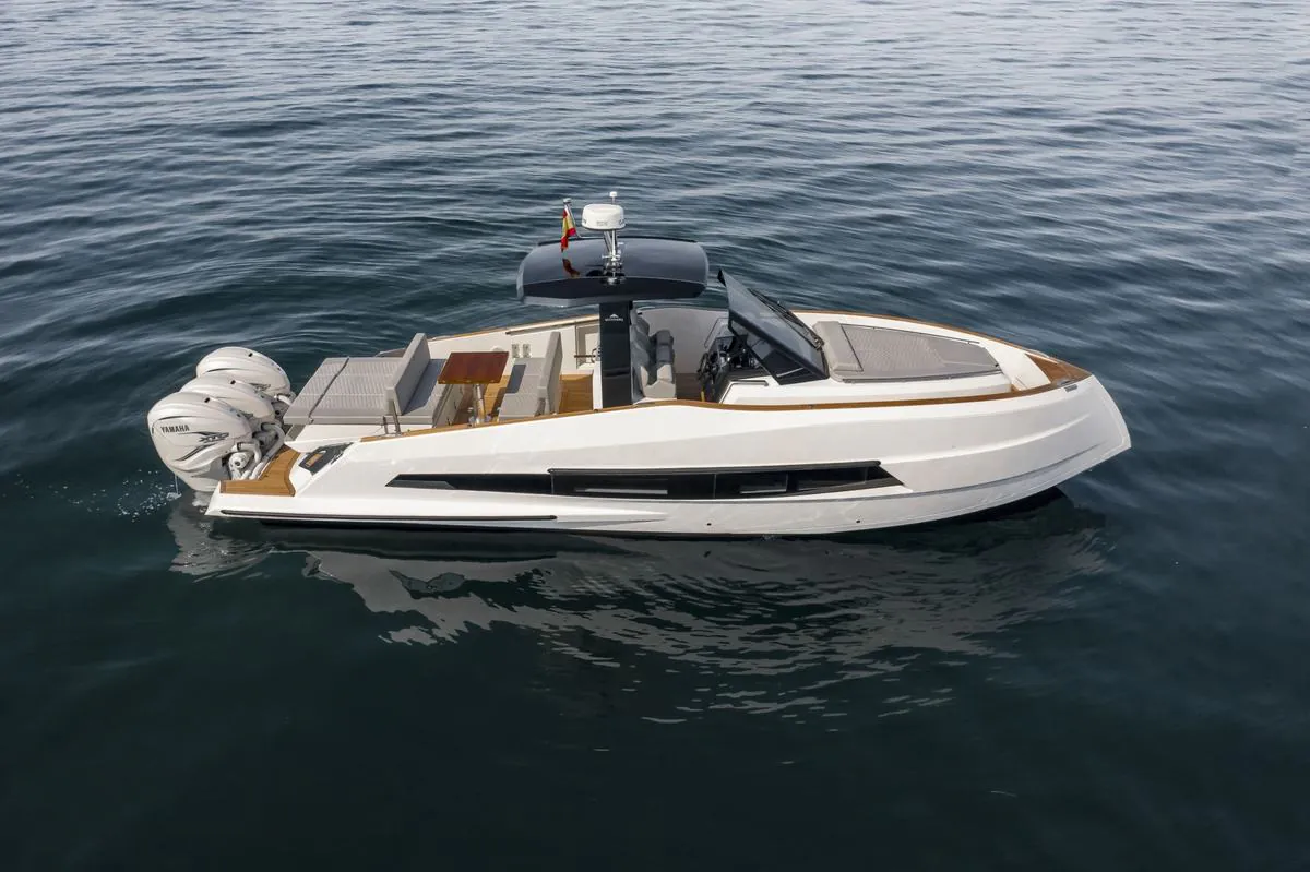 Astondoa 377 Coupé Outboard — motorna jahta 11,61 m, fotografija 4 od 4