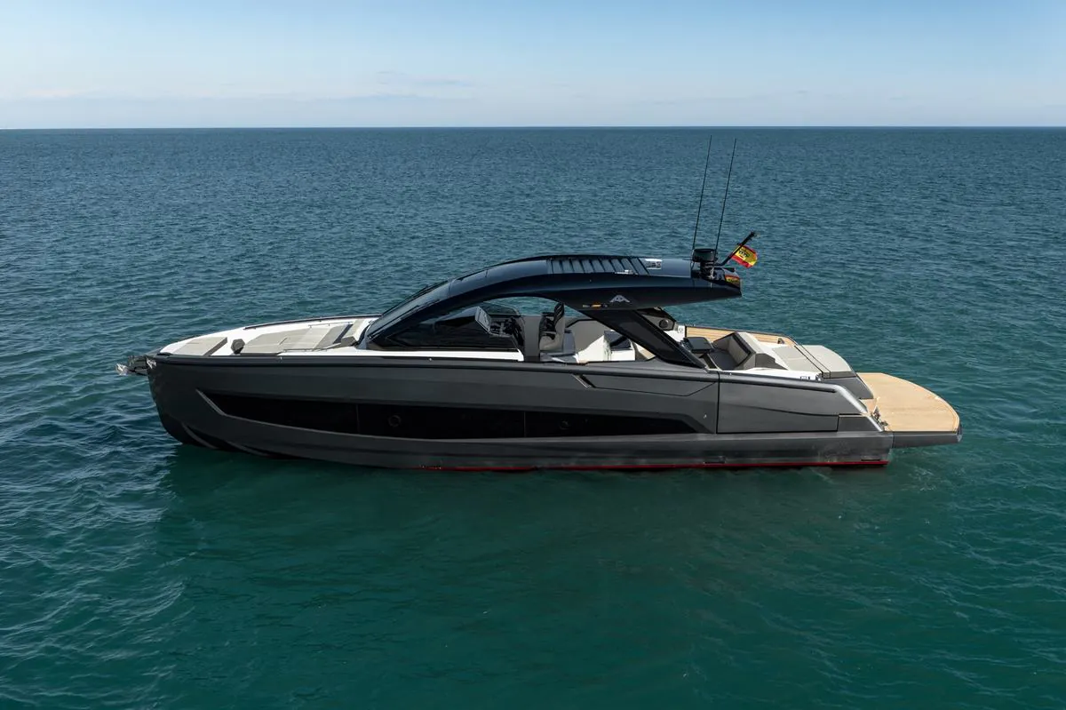 Astondoa 577 Coupé — motorna jahta 15,9 m, fotografija 4 od 4