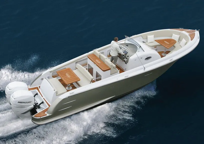 Comitti Isola 33 — motorna jahta 9,9 m, u plovidbi, pogled iz vazduha