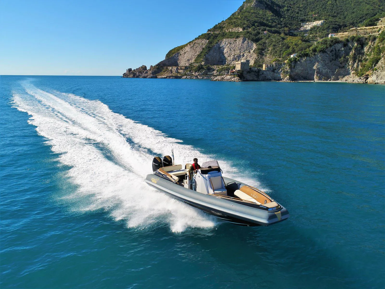 Gumenjak u plovidbi uz mediteransku obalu — ponuda S-Nautica, Tivat