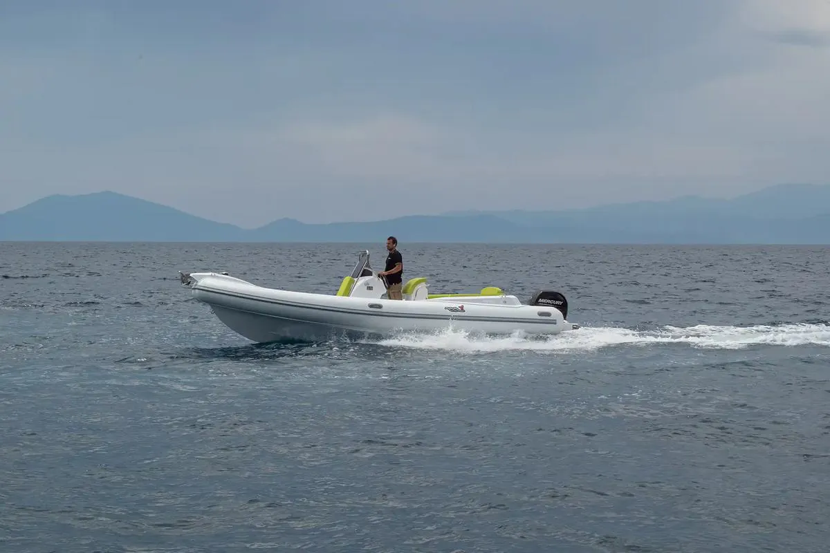 MV Marine MV 25GT — gumenjak 7,5 m, fotografija 3 od 4
