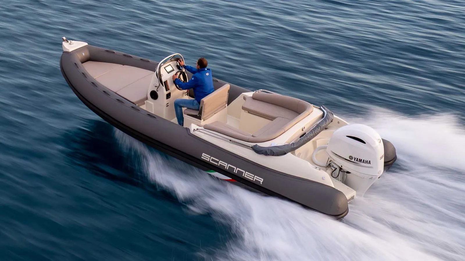 Scanner Marine 650 L — gumenjak 6,5 m, sa centralnom konzolom u plovidbi